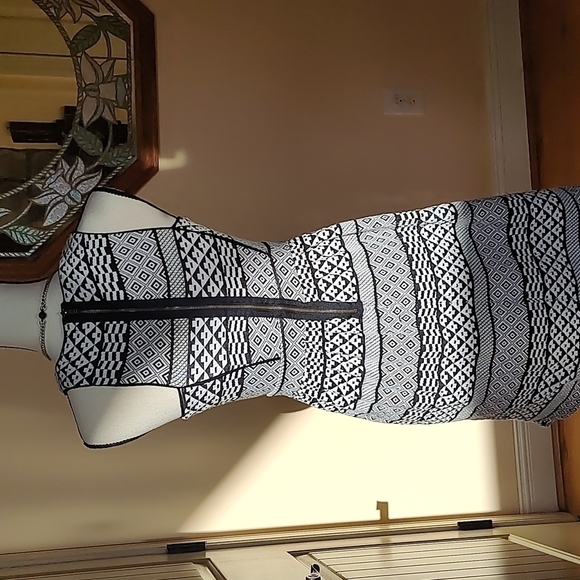 Black and White Ladies Dress Size S - Picture 2 of 5